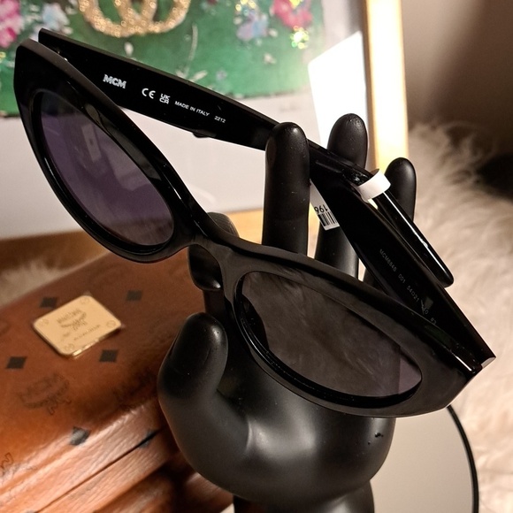 MCM 684S 001 Black Cat Eye Sunglasses 54mm main image 13